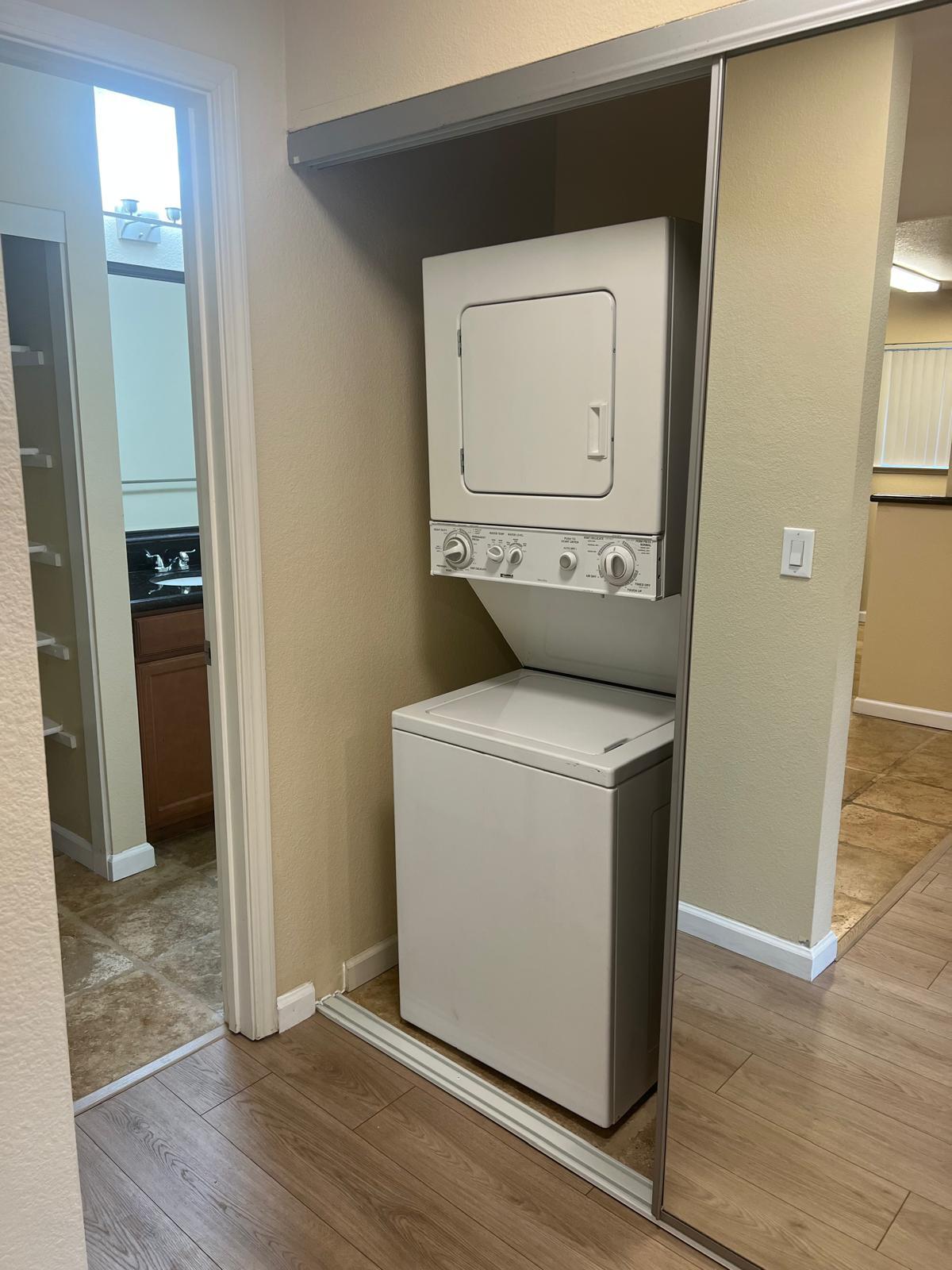 Building Photo - 923 Catkin Ct