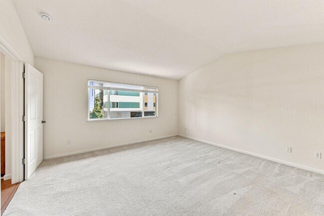 Building Photo - 914 Baines St