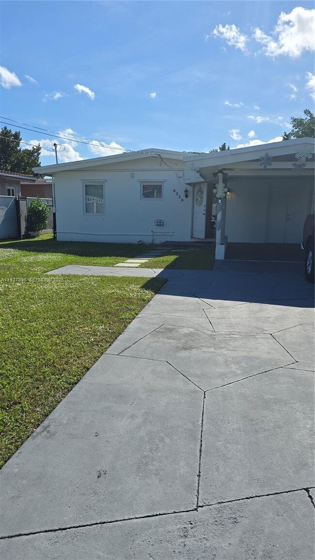 Building Photo - 6550 SW 26th St