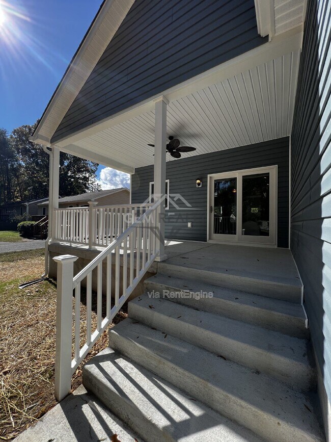 Building Photo - 38 Meadow View Ln