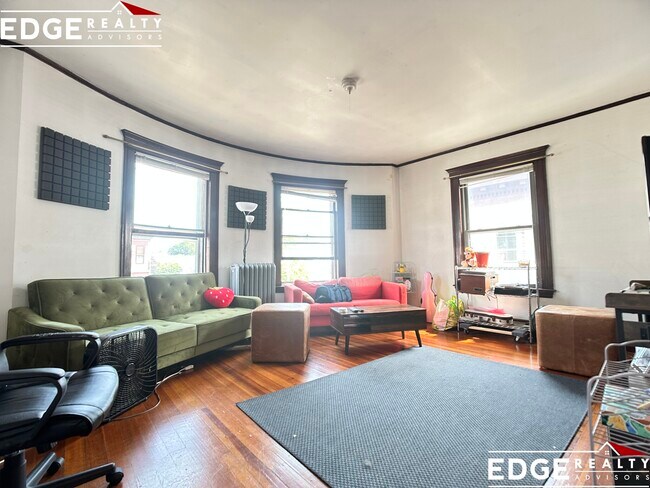 Building Photo - 346 Faneuil St