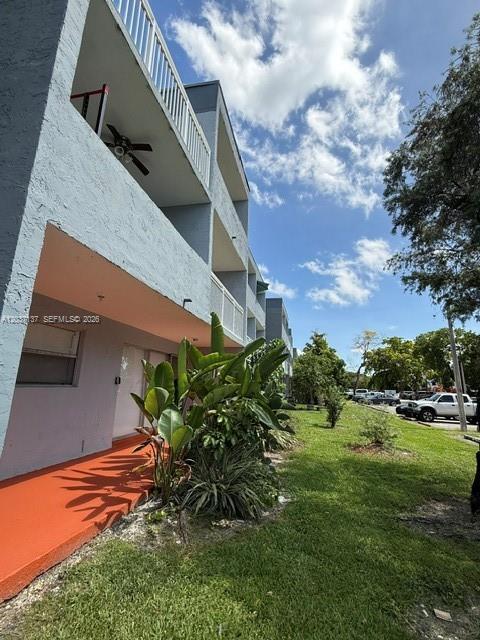 Building Photo - 9367 Fontainebleau Blvd