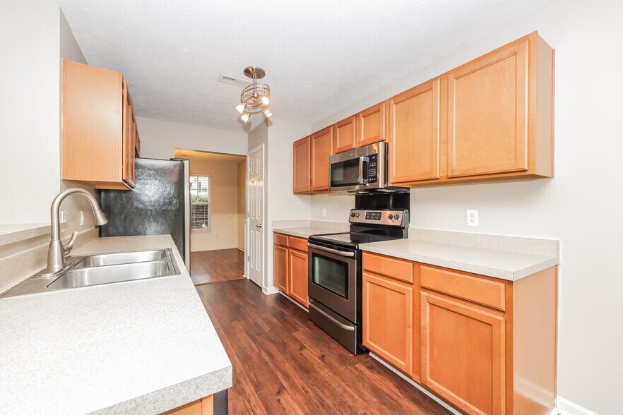 Building Photo - 909 Grand Oak Dr