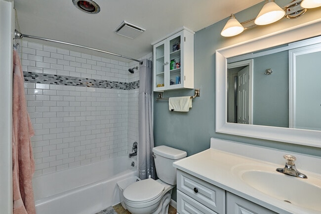 Building Photo - 1066 Florimond Dr