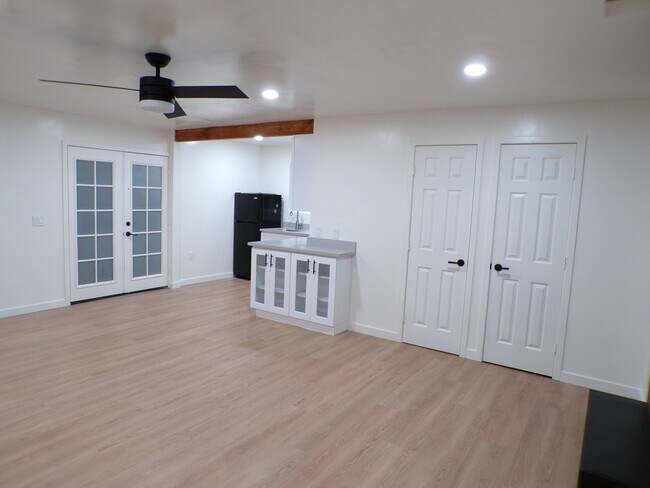 Building Photo - 739 Twin Oaks Ave