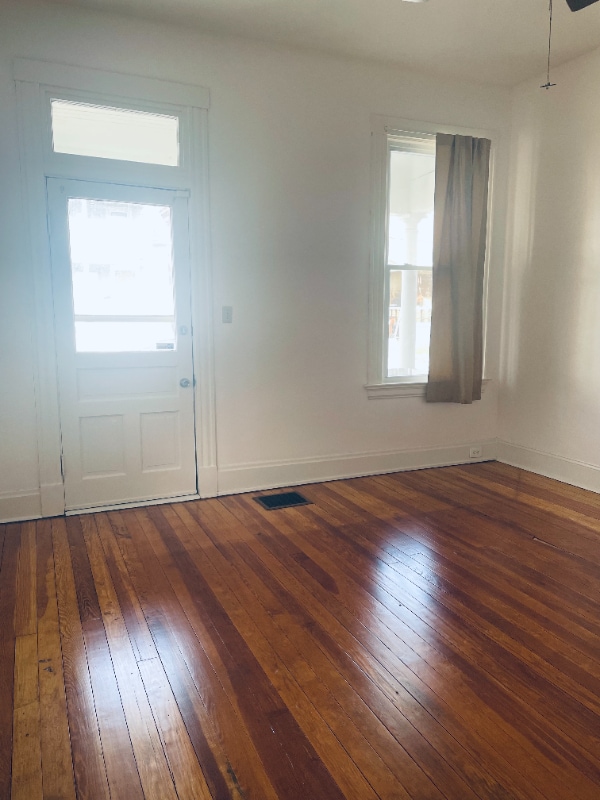 Building Photo - 219 W 15th St