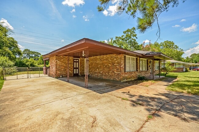 Building Photo - 4244 Sunshine Dr