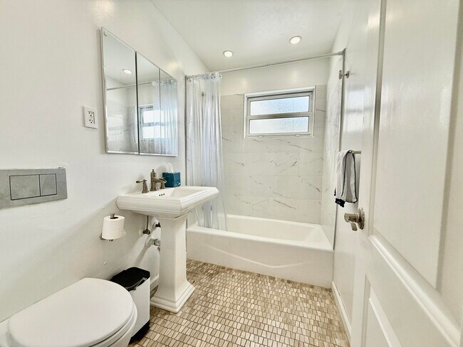 Building Photo - 4540 SW 28th Terrace