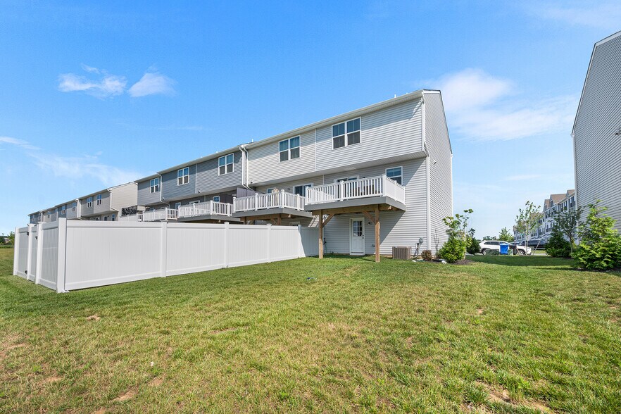 Building Photo - 26 L Wendowski St