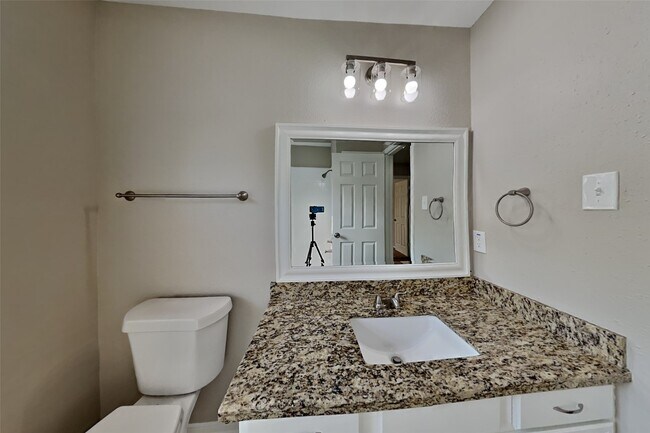 Building Photo - 16834 Scenic Gardens Dr