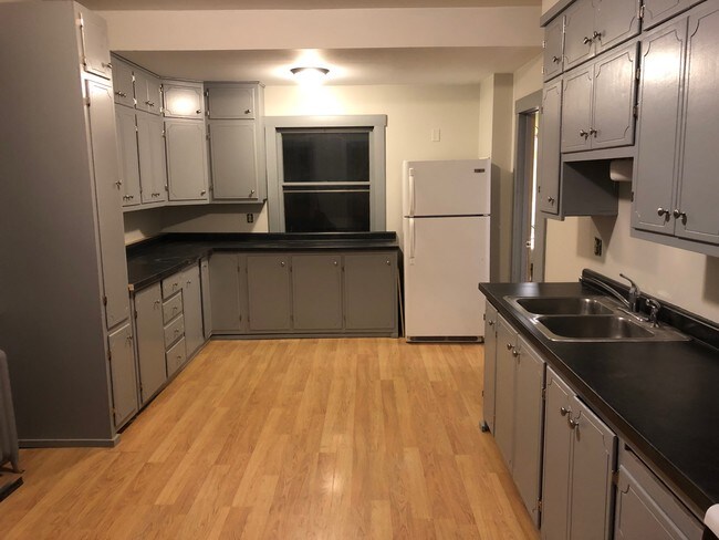 Building Photo - 1030 N 5th St