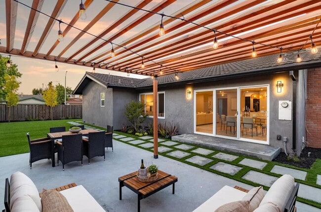 Building Photo - 1439 Bittern Dr