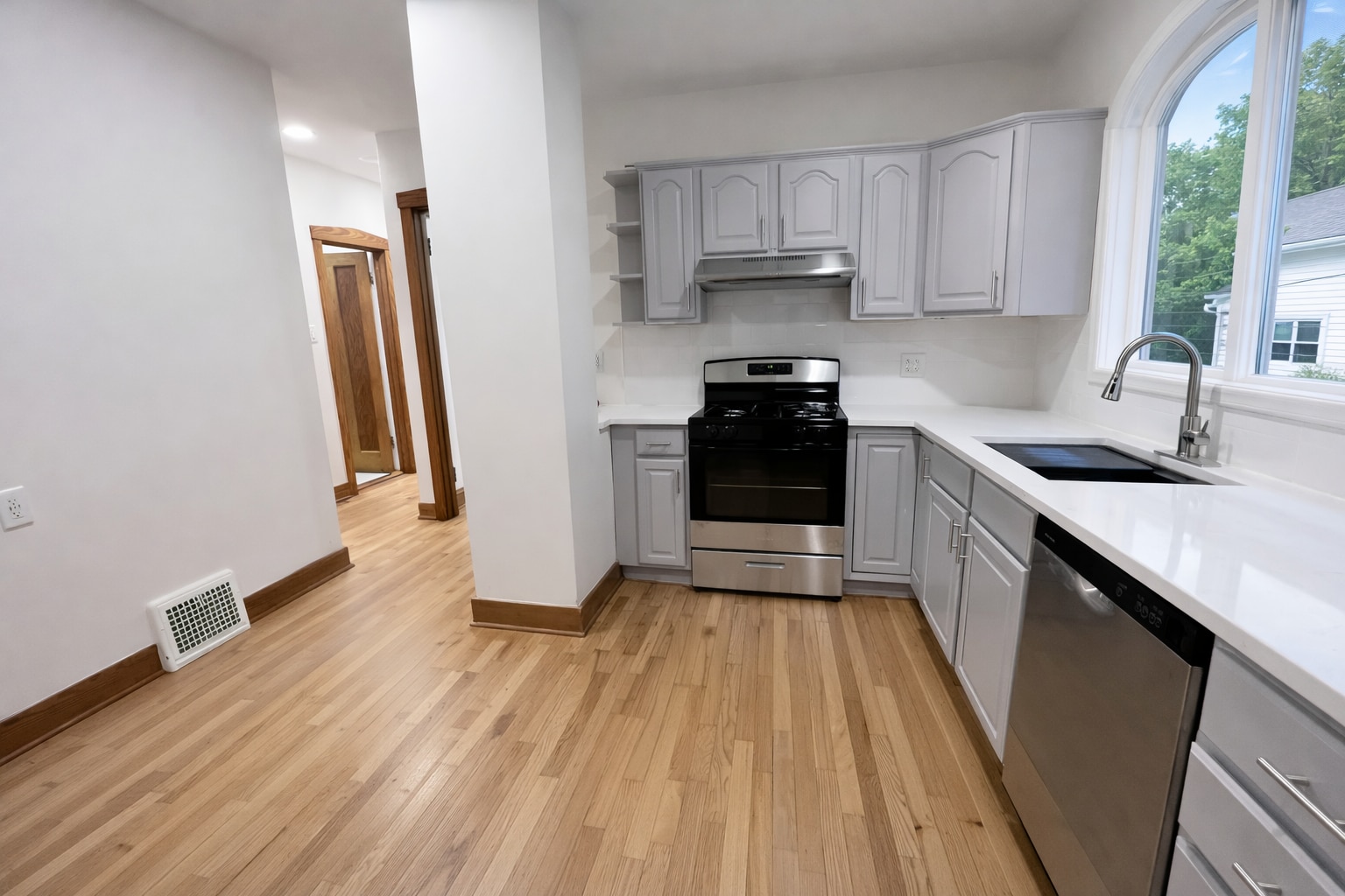 Building Photo - 5833 W Peterson Ave