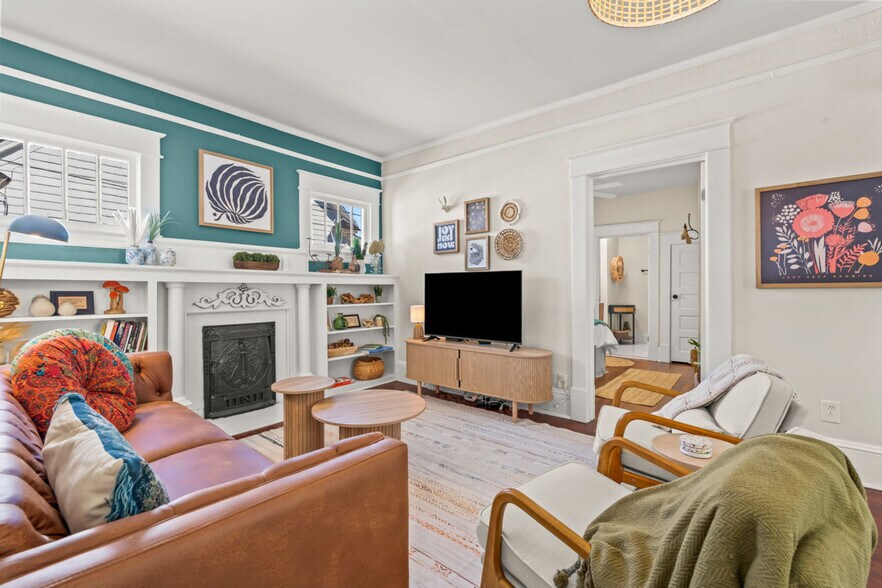 Primary Photo - 808 Carrick St