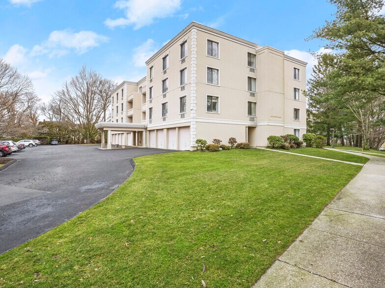 Building Photo - 1525 E Putnam Ave