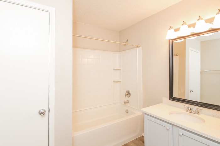 Building Photo - 16516 Woodside Dr