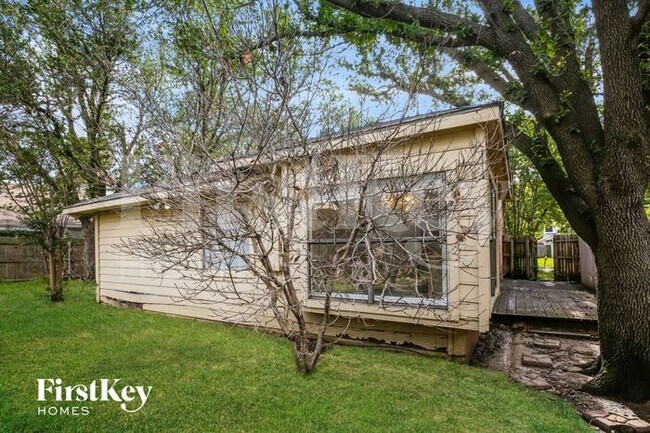 Building Photo - 6216 Fairlane Dr