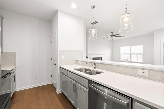 Building Photo - 2212 Triple Crown Ln