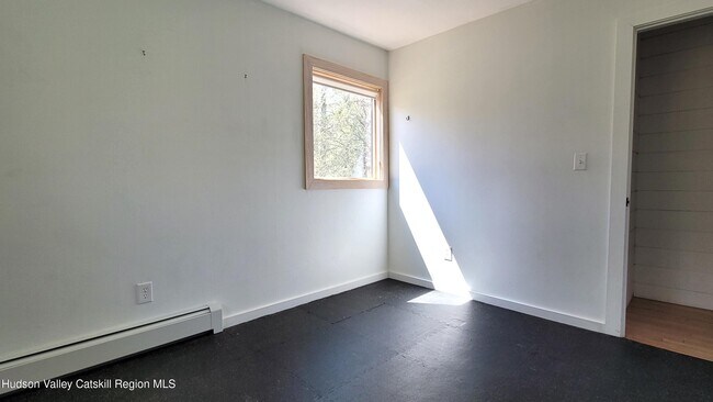 Building Photo - 90 Van Dale Rd