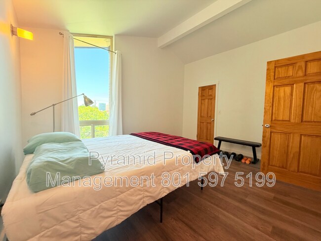 Building Photo - 251 S 700 E