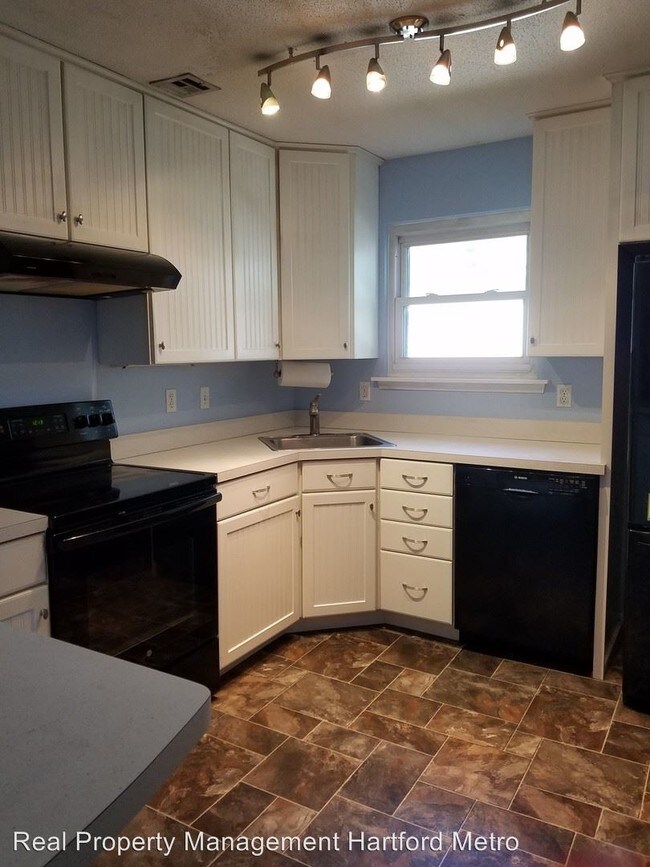 Building Photo - 2 br, 2 bath House - 711 Twin Circle Dr