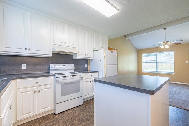 Building Photo - 16381 Many Trees Ln