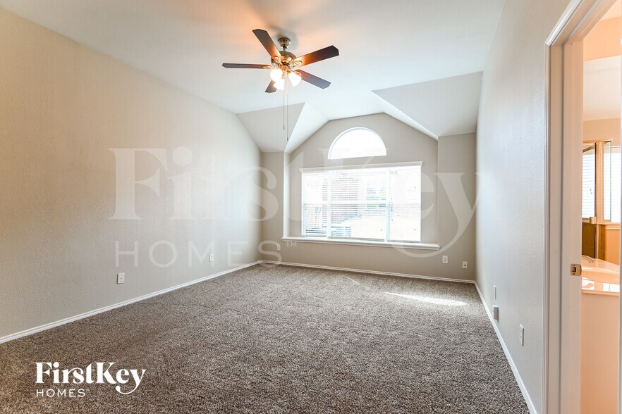 Building Photo - 824 Trailwood Dr