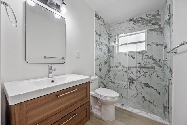 Building Photo - 2765 Ashley Dr W