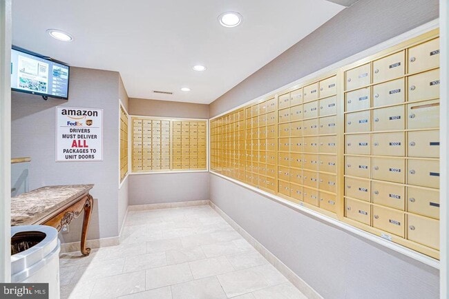 Building Photo - 8350 Greensboro Dr