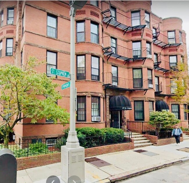 Building Photo - Charming 6 bedroom