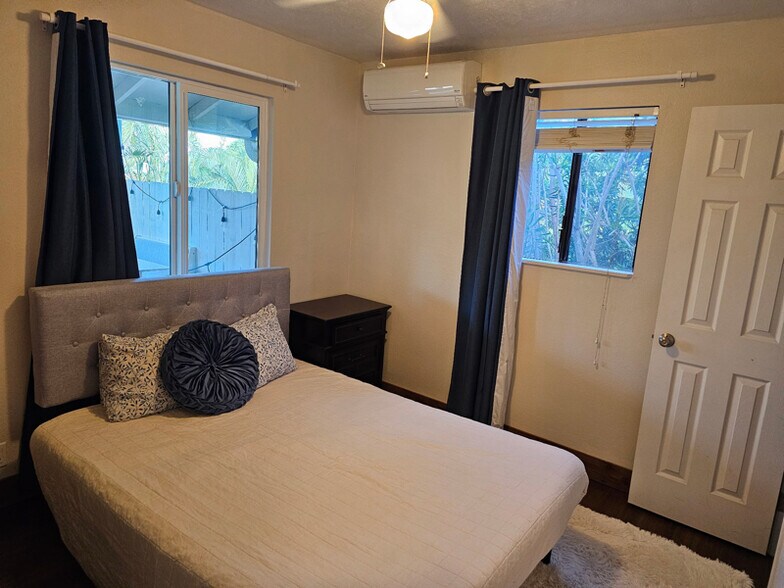 Building Photo - 293 Alaume St