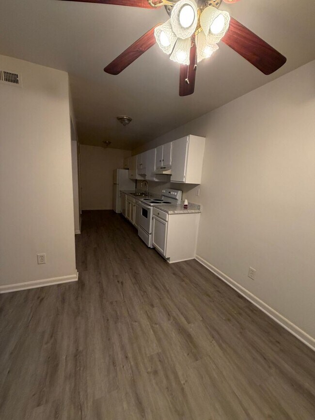 Building Photo - Charming 2 Bedroom, 2 Bath Condo available in South Charlotte!