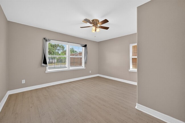 Building Photo - 5714 Southwind St