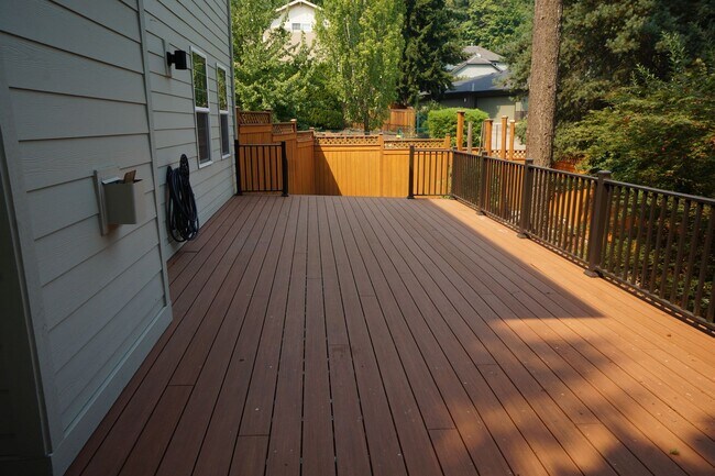 Building Photo - Spectacular NW Portland 4 bedroom with gue...