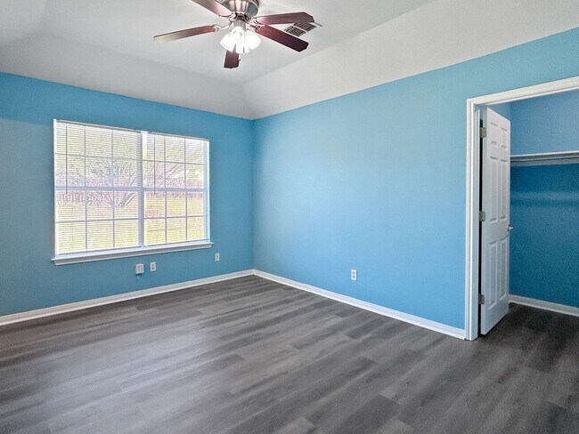 Building Photo - Charming 3 bedroom, 2 bath Home - Jefferso...