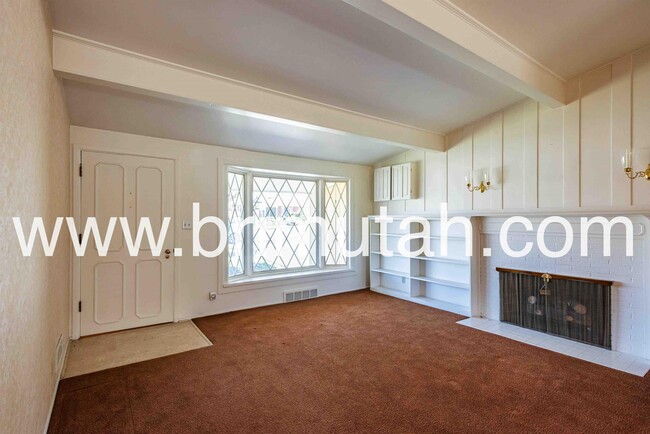 Building Photo - 2630 Lincoln Ln