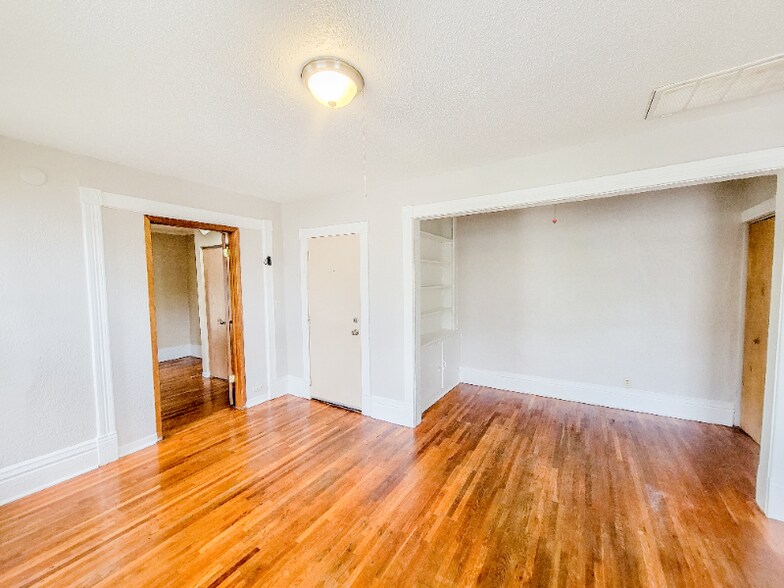 Building Photo - 2640 Fillmore St NE