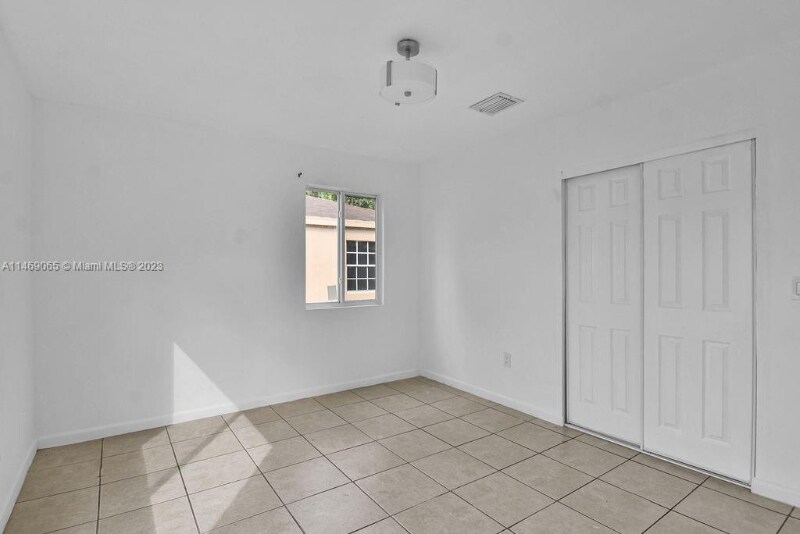 Building Photo - 1461 NE 131st St