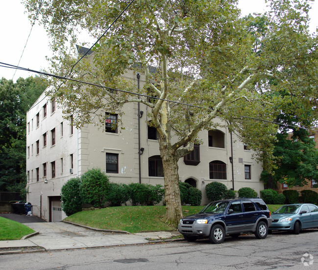 Primary Photo - Walnut Manor & The Belvedere