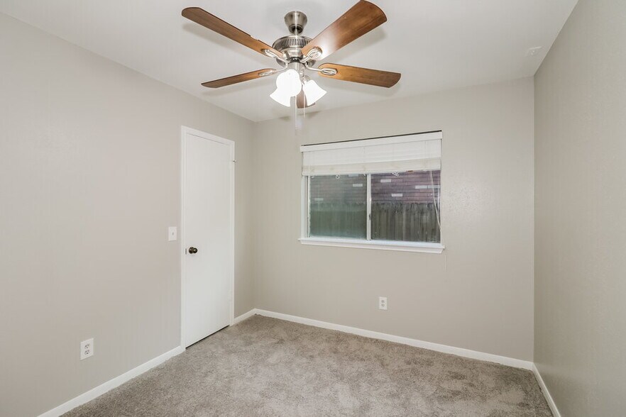 Building Photo - 9423 Bayou Bluff Dr