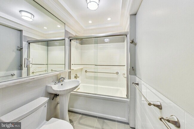 Building Photo - 3900 Cathedral Ave NW