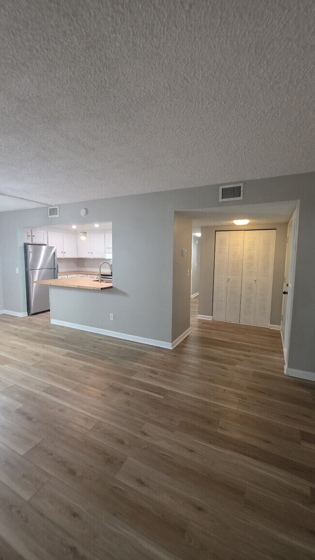Building Photo - 2 Bedroom 2 Bath Condo just 10 Minutes from Downtown St Augustine and Beaches