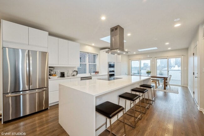 Building Photo - 1727 N Mohawk St