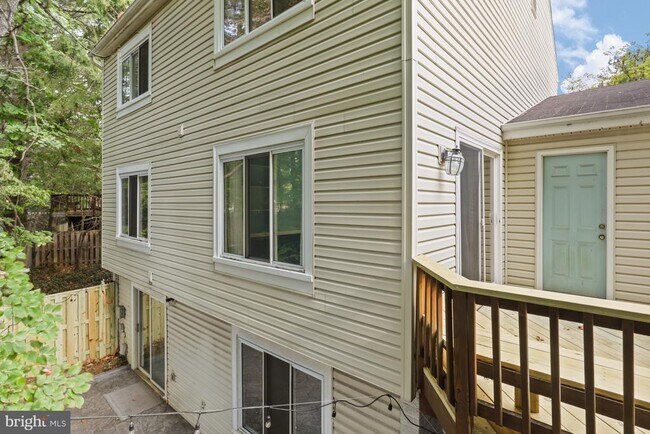 Building Photo - 1424 Yellowwood Ct