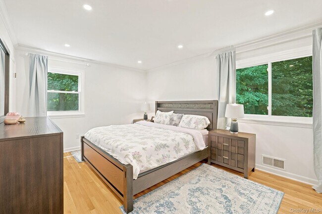 Building Photo - 80 Hickory Hill Dr