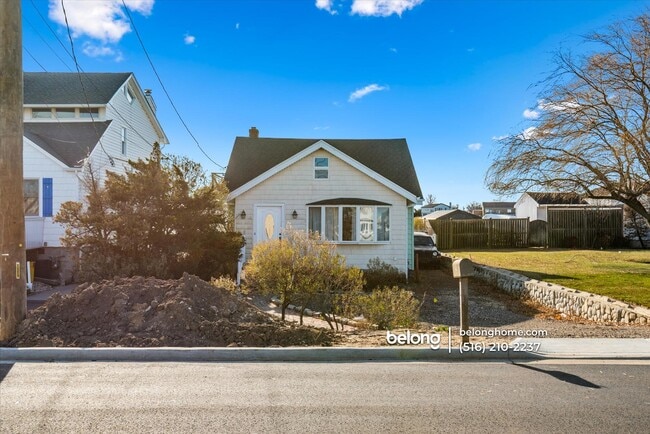 Building Photo - 2 Pirates Cove