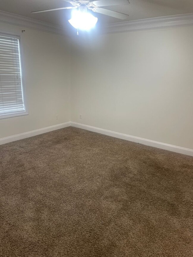 Building Photo - Knoxville 37912 - 2 bedroom, 2 bath condo ...