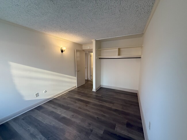 Building Photo - 813 E Kingsley St