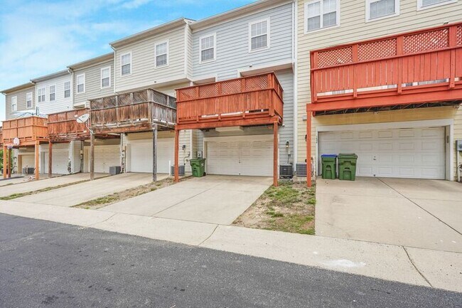 Building Photo - 1606 Wilcox Ave