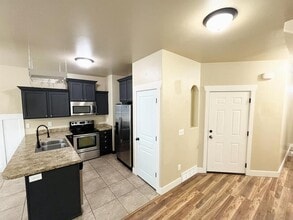 Building Photo - 1576 Venetian Way